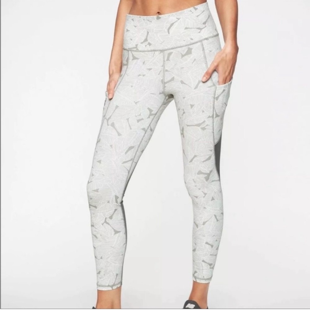 ATHLETA Palm Up For Anything 7/8 stretch pants SIZE MEDIUM